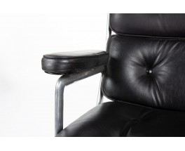 Fauteuil de bureau Eames modèle Lobby en cuir édition Mobilier International 1960