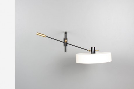 Wall lamp with counterweight in brass and metal edition Lunel 1950