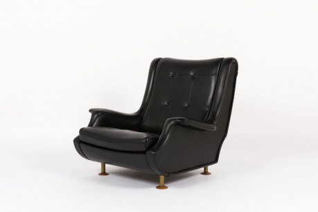 Fauteuil Marco Zanuso modele Regent en skai noir pieds bois edition Arflex 1960