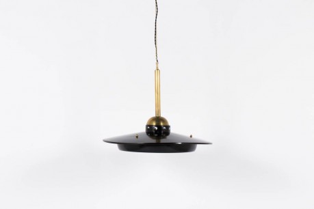 Suspension italienne en laiton et abat-jour en metal noir 1950