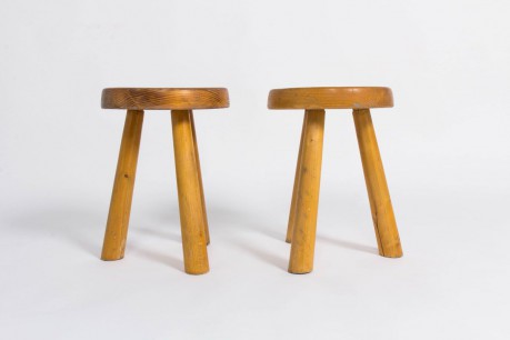 Tabourets Charlotte Perriand en pin pour Les Arcs 1950 set de 2